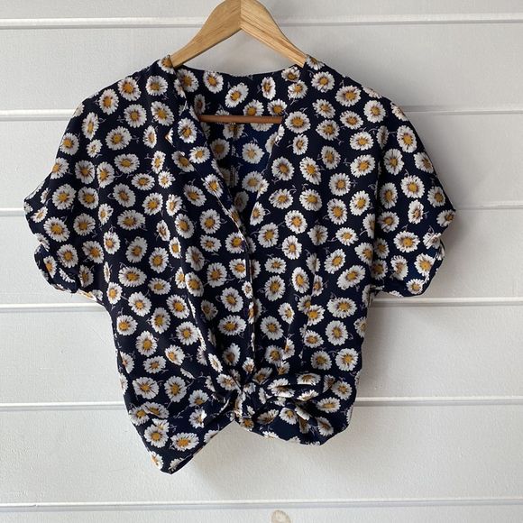 Vintage Tops - Vintage Daisy Button Down Top